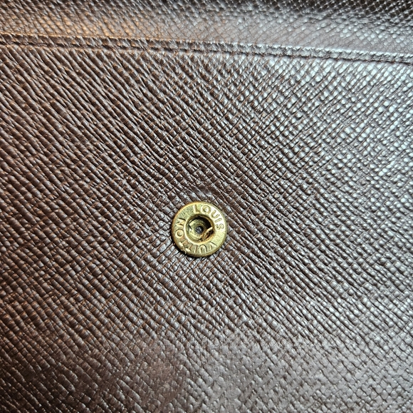 Authentic Louis Vuitton Damier Ebene wallet - Picture 11 of 12